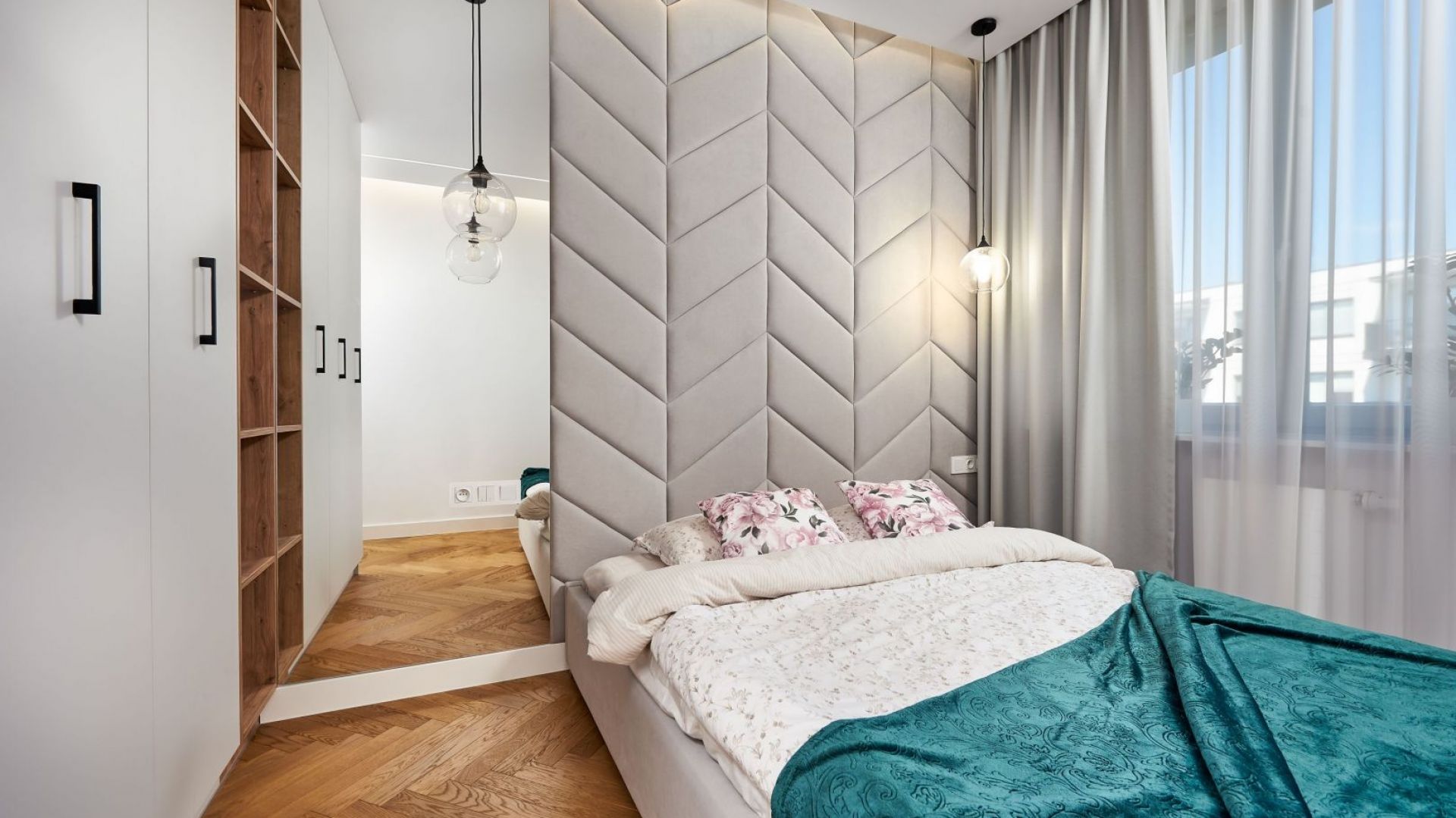 Ściana za łóżkiem w sypialni: 15 ciekawych pomysłów. Zobacz zdjęcia!