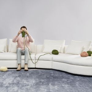 Sofa Bergamo będzie stanowiła silny akcent w każdym pokoju. Fot. BoConcept