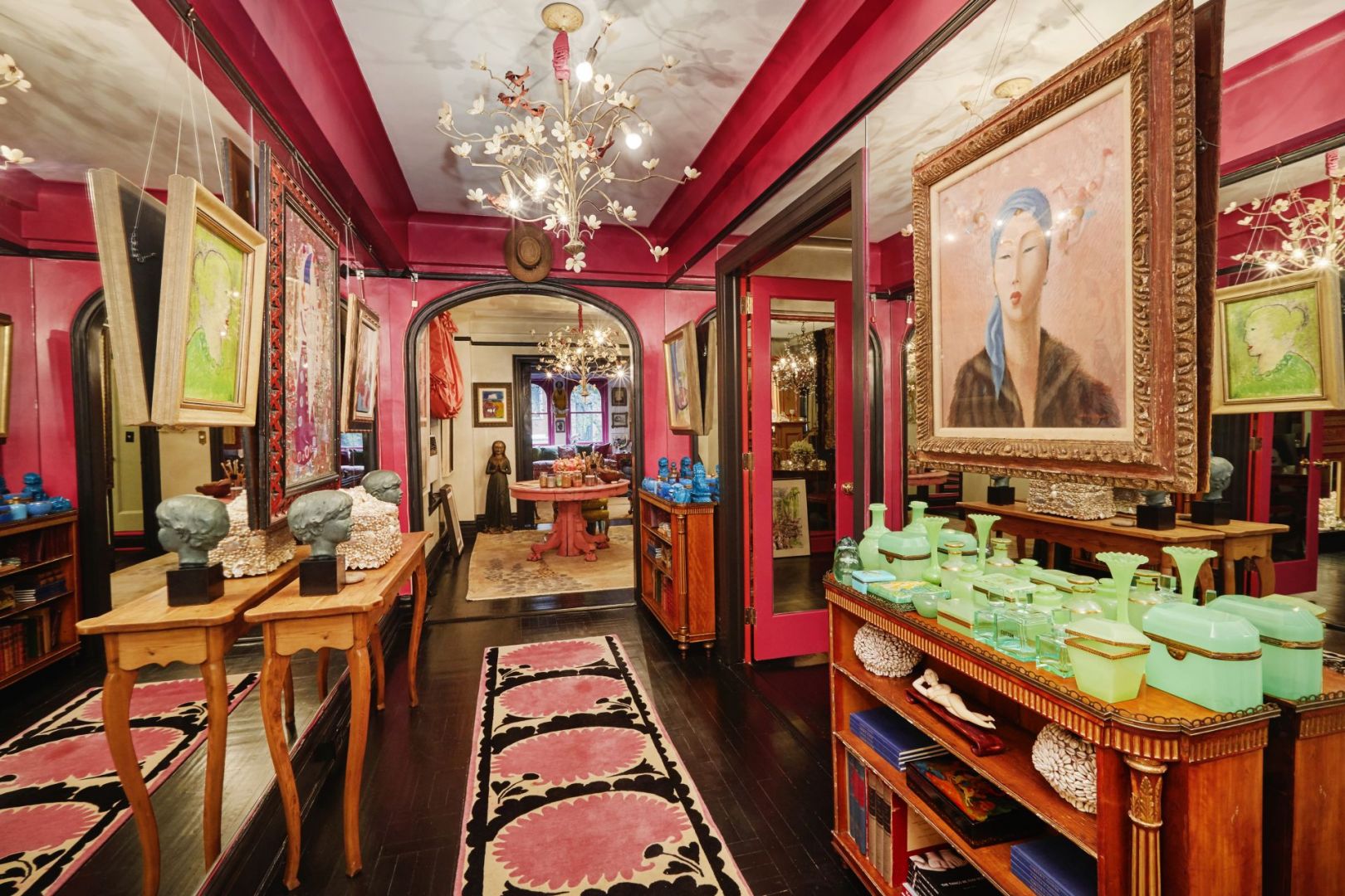 Kolorowy apartament amerykańskiej artystki i dziedziczki fortuny, Glorii Vanderbilt. Zdjęcia: Anastassios Mentis / Brown Harris Stevens. Źródło: Top Ten Real Estates Deals