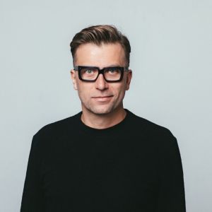 Tomek Rygalik, projektant, założyciel Studio Rygalik, wykładowca akademicki. Fot. Nobonobo
