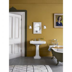 Ściany w salonie zostały pomalowane farbą Wall Paint w kolorze Carnaby Yellow. Fot. Annie Sloan

