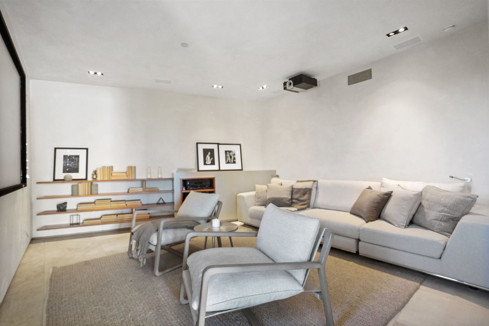 Surowy, minimalistyczny wystrój to charakterystyczna cecha wszystkich domów Kanyego Westa. Źródło: Top Ten Real Estate Deals. Zdjęcia: Jack Spitser