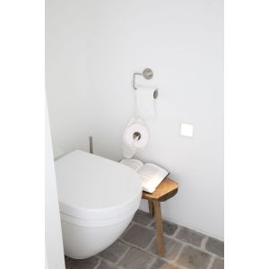Toaleta z serii Starck 3 Czysta i oszczędna mała łazienka dla gości ze stylem złamanej bieli. Fot. Duravit