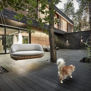 Dom Leśny warszawskiej pracowni 81.WAW.PL otrzymała prestiżową nagrodę w międzynarodowym konkursie Iconic Awards 2021 w kategorii „One-family house”. Fot. 81.WAW.PL