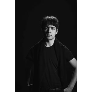 Janek Wilczak, utalentowany młody projektant, laureat projektu „Przyszłość sofy tapicerowanej”, organizowanego przez markę Nobonobo i Wydział Wzornictwa ASP w Warszawie. Fot. Nobonobo