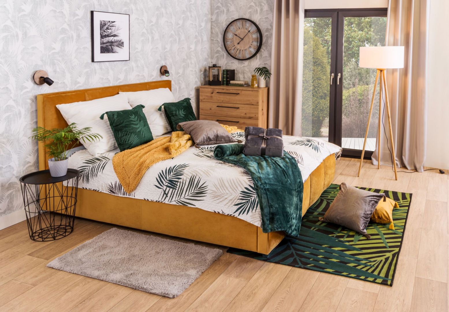 Szereg kolorów, kształtów i rozmiarów sprawia, że ten zagłówek łóżka można indywidualnie dopasowywać do swoich wnętrz, a także układać z niego najróżniejsze wzory. Fot. Salony Agata
