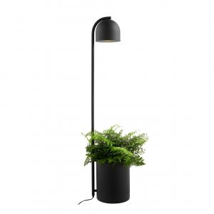 Lampa podłogowa Botanica XL w swojej podstawie ma wbudowany pojemnik na doniczkę. Cena: 1.290 zł, Kaspa, farbykaformpl

