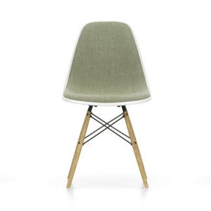 Eames Plastic Chair. Projekt: Charles & Ray Eames dla marki Vitra. Cena: ok 1600-1700 zł (wersja na zdjęciu). Marka. Vitra. Sprzedaż: np. Atakdesign.pl