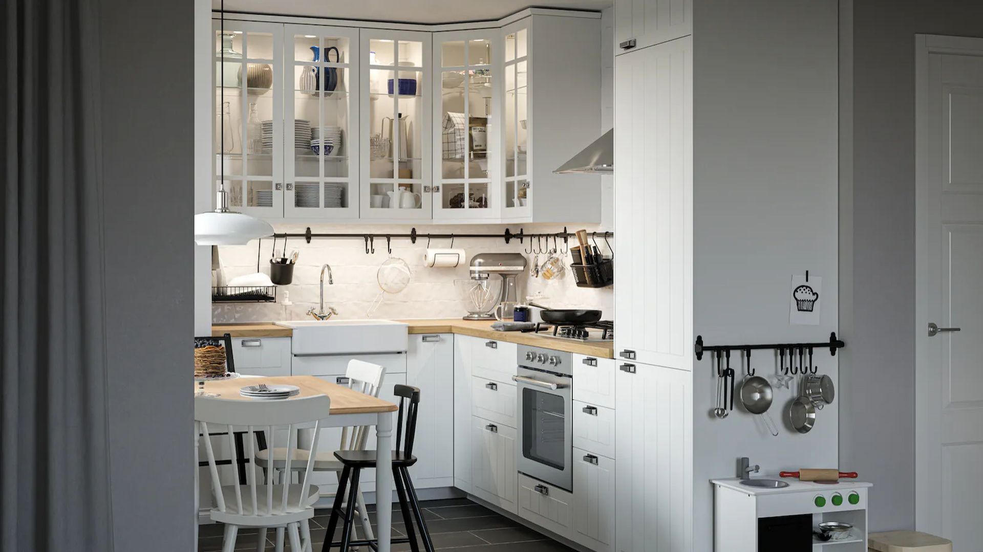 Kuchnia IKEA: 10 pomysłów na gotowe meble kuchenne. Zdjęcia i ceny zestawów mebli do kuchni