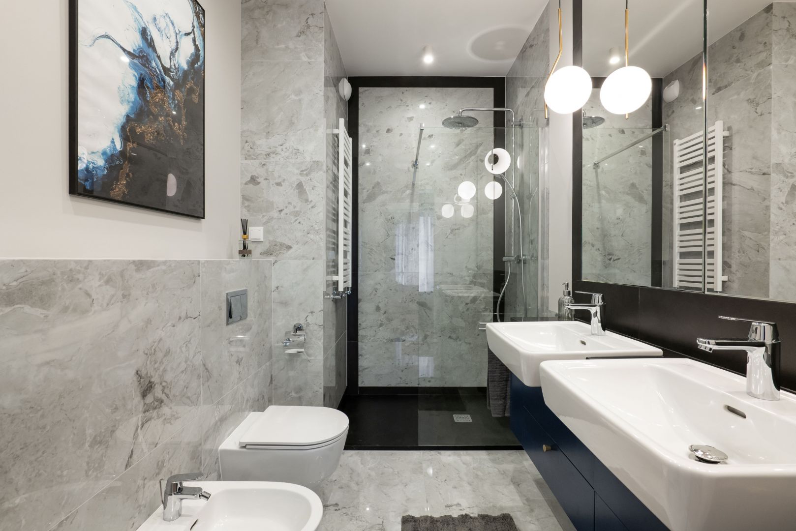 Nowoczesna łazienka z prysznicem walk-in. Projekt i zdjęcie: KODO Projekty i Realizacje Wnętrz