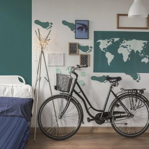 Motyw roweru w mieszkaniu to idealny patent dla podróżników. Fot. Beckers