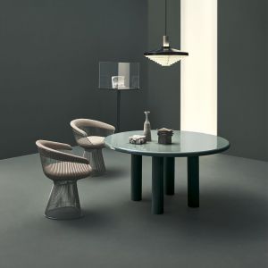 Stół z kolekcji Smalto marki Knoll. Do kupienia w showroomie Mood. Fot. Knoll/Mood-Design