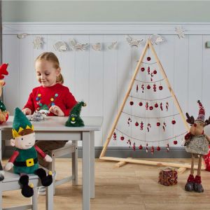 Nasze maluchy są szczególnie wrażliwe na magię tych świąt. Oczekiwanie na Mikołaja mogą im uprzyjemnić urocze dekoracje w ich pokojach. Fot. Castorama