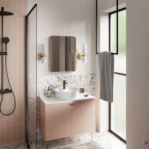 Pomysł na małą łazienkę w jasnych, pastelowych kolorach i z motywem lastryko. Fot. mat. prasowe Ferro 