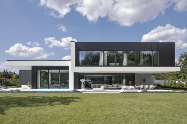 RE: PERFECT HOUSE to najlepszy dom w Polsce! Jury European Property Awards 2021-2022 drugi rok z rzędu doceniło projekt REFORM Architekt. W projekcie doceniono perfekcje bryły, jej strefowość, wymiar, ale i jej rozplanowanie względem otoczenia. .