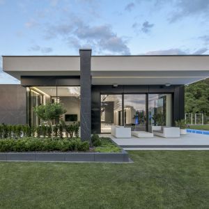 RE: PERFECT HOUSE to najlepszy dom w Polsce! Jury European Property Awards 2021-2022 drugi rok z rzędu doceniło projekt REFORM Architekt. Zdjęcie: Piotr Krajewski