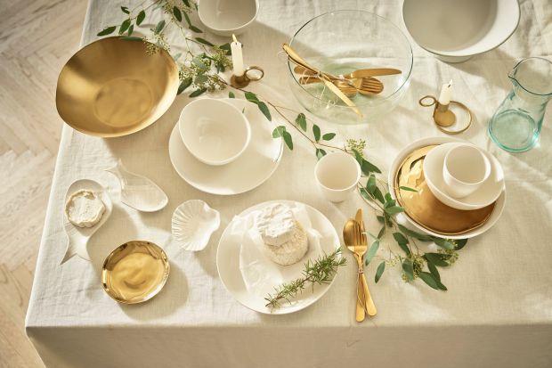 Stół na święta. Piękna porcelana w bieli i w złocie!