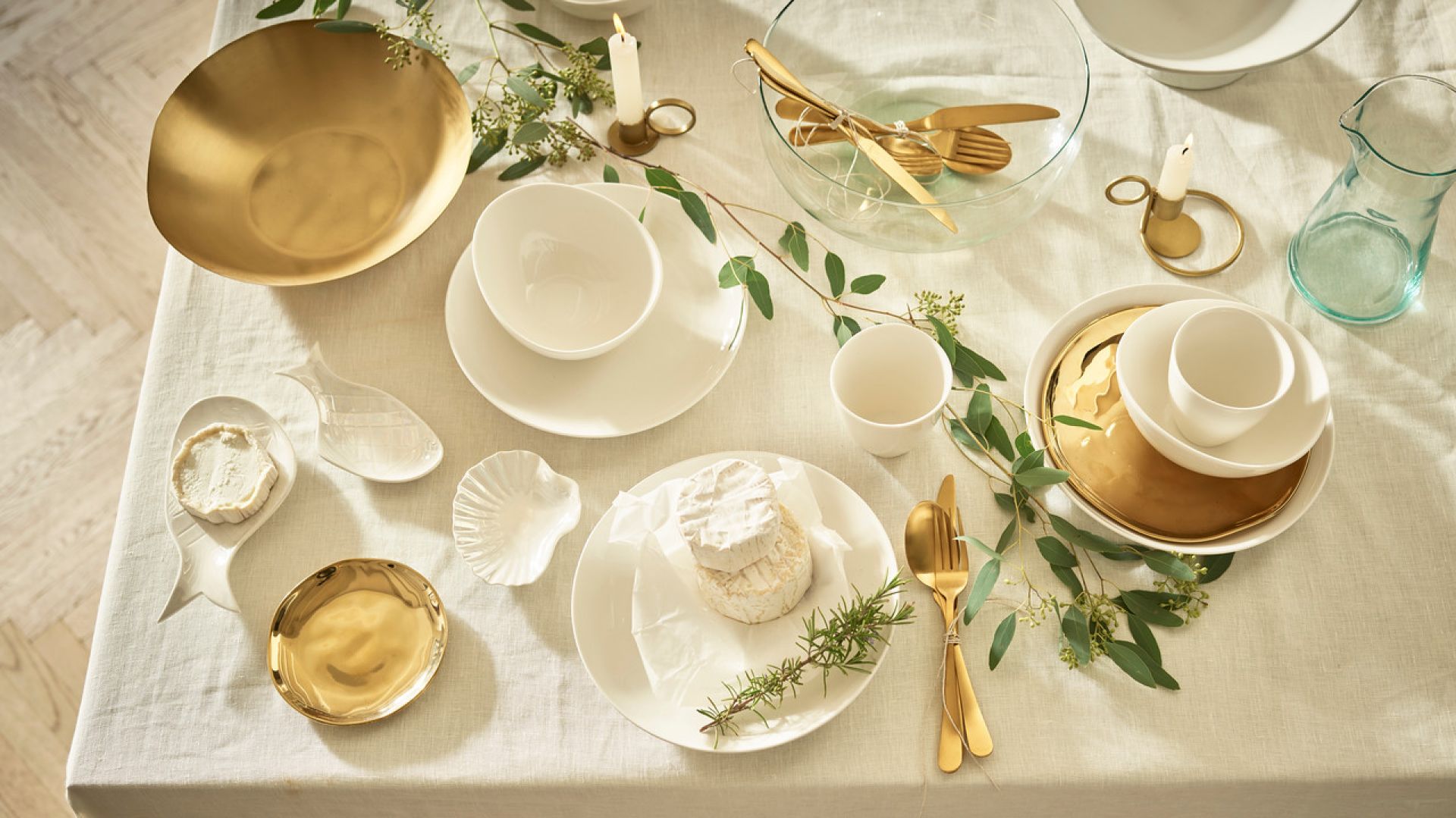 Stół na święta. Piękna porcelana w bieli i w złocie!