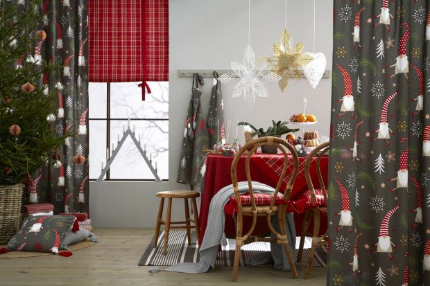 Tradycyjne świąteczne dekoracje kojarzą się z dzieciństwem, ciepłem i rodzinnym domem. Jeśli też kochasz ozdoby w czerwieni, zieleni i złocie, zobacz galerie pięknych pomysłów na świąteczny dom w tradycyjnym stylu.