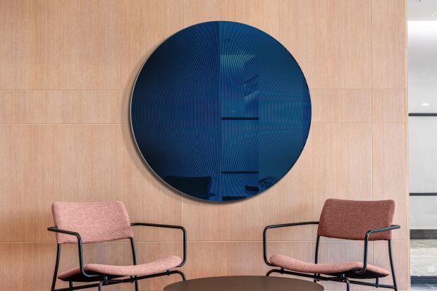 W wyniku współpracy pracowni GieraDesign ze Studiem Szpunar powstały lustra, które przyciągają wzrok i zachwycają niebanalnym podejściem do dekoracji ścian. Zobaczcie nową kolekcję Cosmic!