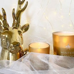 Świąteczne dekoracje: porcelanowa głowa jelenia w złotym kolorze. Cena: 39,99 zł. Fot. KiK