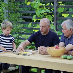 Miloni to rodzinna manufaktura, a tradycje obróbki drewna przekazywane są tu z pokolenia na pokolenie. Fot. mat. prasowe Miloni