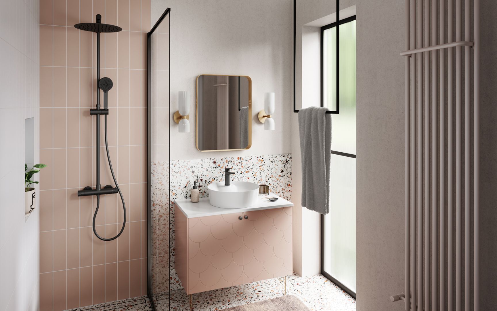 W aranżacji łazienki łączącej biel z pudrowym różem płytki w strefie prysznica są prostokątne, podłużne, ułożone pionowo aż po sam sufit. Fot. Ferro