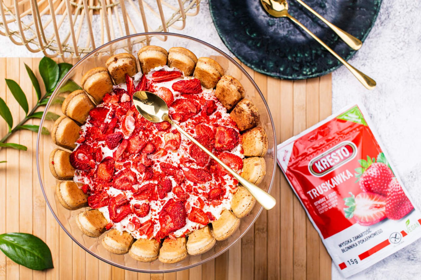 Tiramisu z truskawkami liofilizowanymi. Fot. VOG Polska