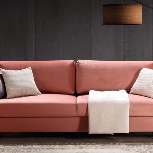 Sofa Alto w pastelowym kolorze. Dostępna w ofercie firmy Caya Design. Cena: ok. 3.000 zł. Fot. Caya Design