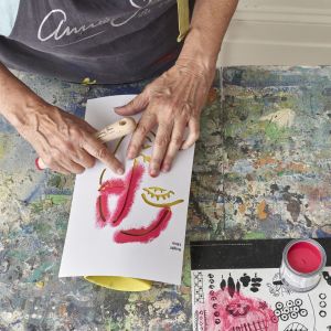 Pomysł Annie Sloan na artystyczny wazon: krok 3