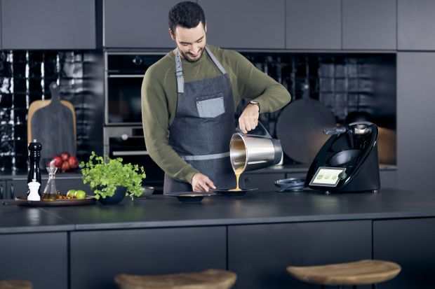 Popularny robot kuchenny jest od marca dostępny w czarnym kolorze. To reakcja na rosnącą popularność czarnych mebli kuchennych! Jak wam się podoba taki pomysł?