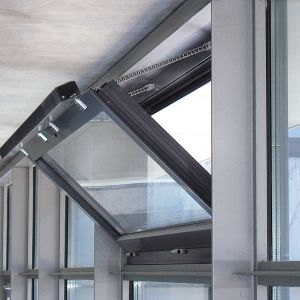 Warunkiem zachowania odpowiednich parametrów izolacyjnych okien jest poprawny montaż, zarówno okien klasycznych, jak i tarasowych. Fot. G-U Polska
