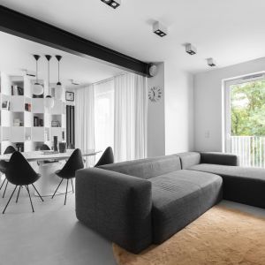 100-metrowe mieszkanie w Krakowie urządzone w stylu minimalistycznym. Projekt wnętrza: The Wall Pracownia Architektury. Zdjęcia: Magdalena Łojewska / Vey Photography