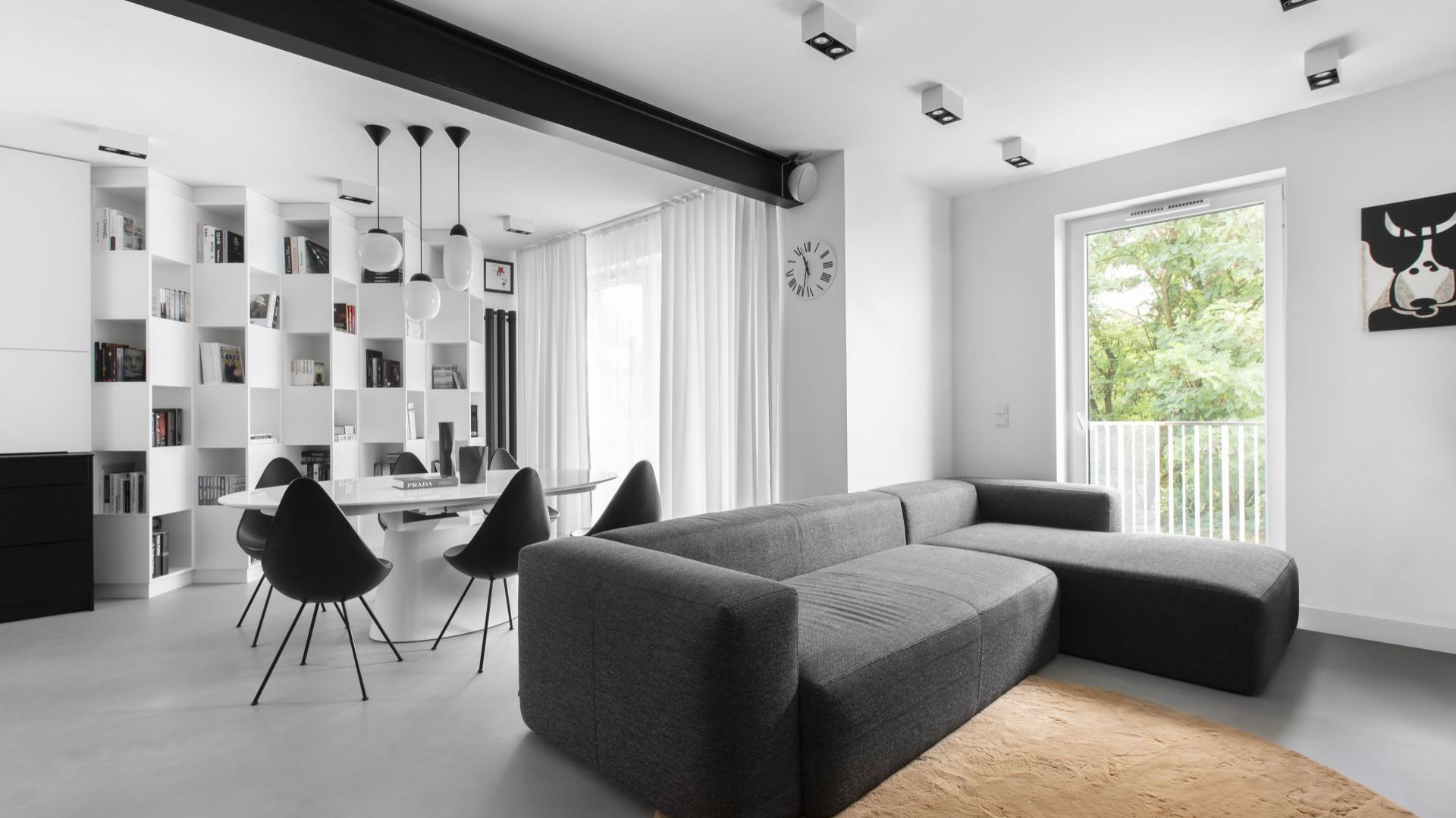 Czarno-białe mieszkanie z Krakowa. Styl minimalistyczny rządzi!