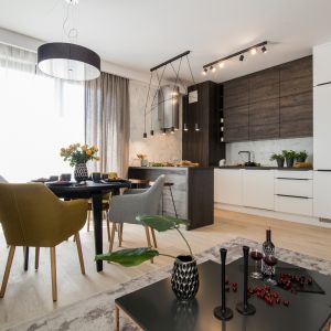 60-metrowe mieszkanie w Warszawie zaprojektowane z myślą o mężczyźnie. Projekt i zdjęcia: Pracownia KODO Projekty io Realizacje Wnętrz