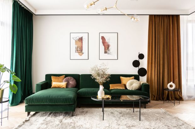 Sofa w salonie: 12 modnych pomysłów 2022. Dużo inspiracji!