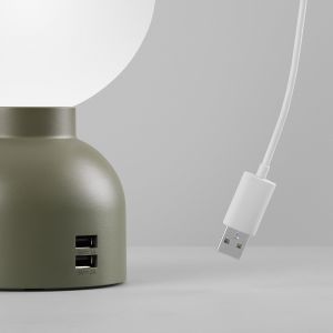 Lampka Pluggie zasilana przy pomocy USB. Fot. mat. prasowe Form Us With Love