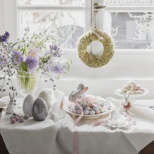 Wielkanocny stół i dekoracje domu - propozycje aranżacji od stylistek Westwing. Fot. mat. prasowe WestwingNow