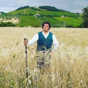 Nicolas Gentile - włoski fan JRR Tolkiena, który postanowił żyć jak hobbit i buduje swój własny Hobbiton w malowniczej Abruzji. Fot. mat. prasowe La Contea Gentile