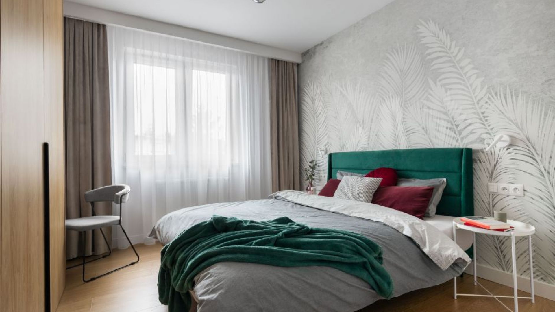 Ściana za łóżkiem w sypialni: 15 modnych pomysłów na tapetę. Piękne zdjęcia!