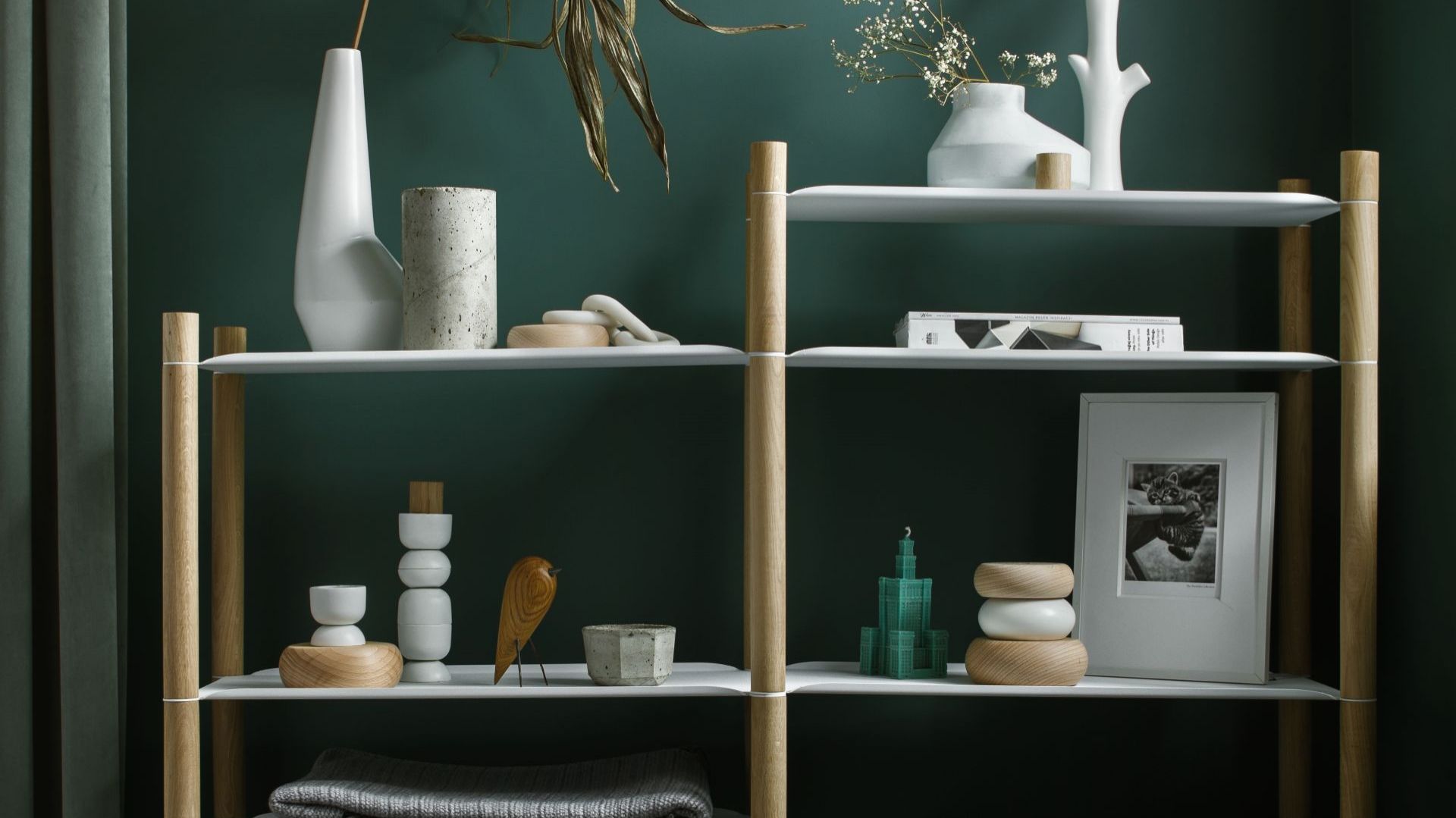 Polski design: wielofunkcyjny regał w stylu eko