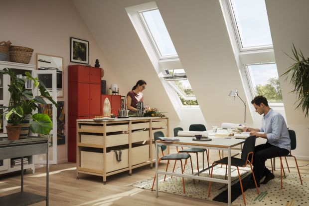 Jak doświetlić miejsce do pracy w domu? 12 inspirujących pomysłów na poddasze