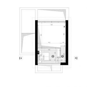 Rozkład pomieszczeń w projekcie domu HomeKoncept 65. Rzut poddasza: 1. komunikacja 2,49 m², 2. antresola 10,02 m². Fot. HomeKoncept 