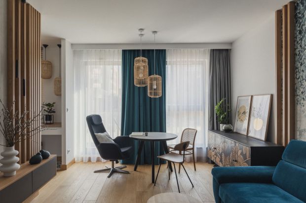 Jak połączyć styl loftowy z przytulnym domowym klimatem? Wiedzą o tym Iga Żywica i Marta Piasecka z pracowni Mood-studio, które zaprojektowały wnętrze soft loft na osiedlu Browar Gdański.
