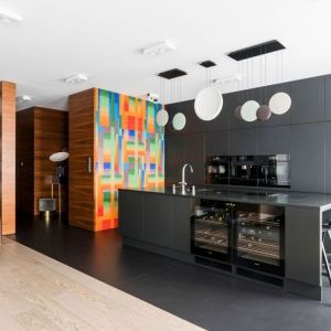 Kolorowa mozaika w kuchni. Projekt: Piotr Łucyan, Art’Up Interiors. Fot. Katarzyna Ładczuk – Ład Studio