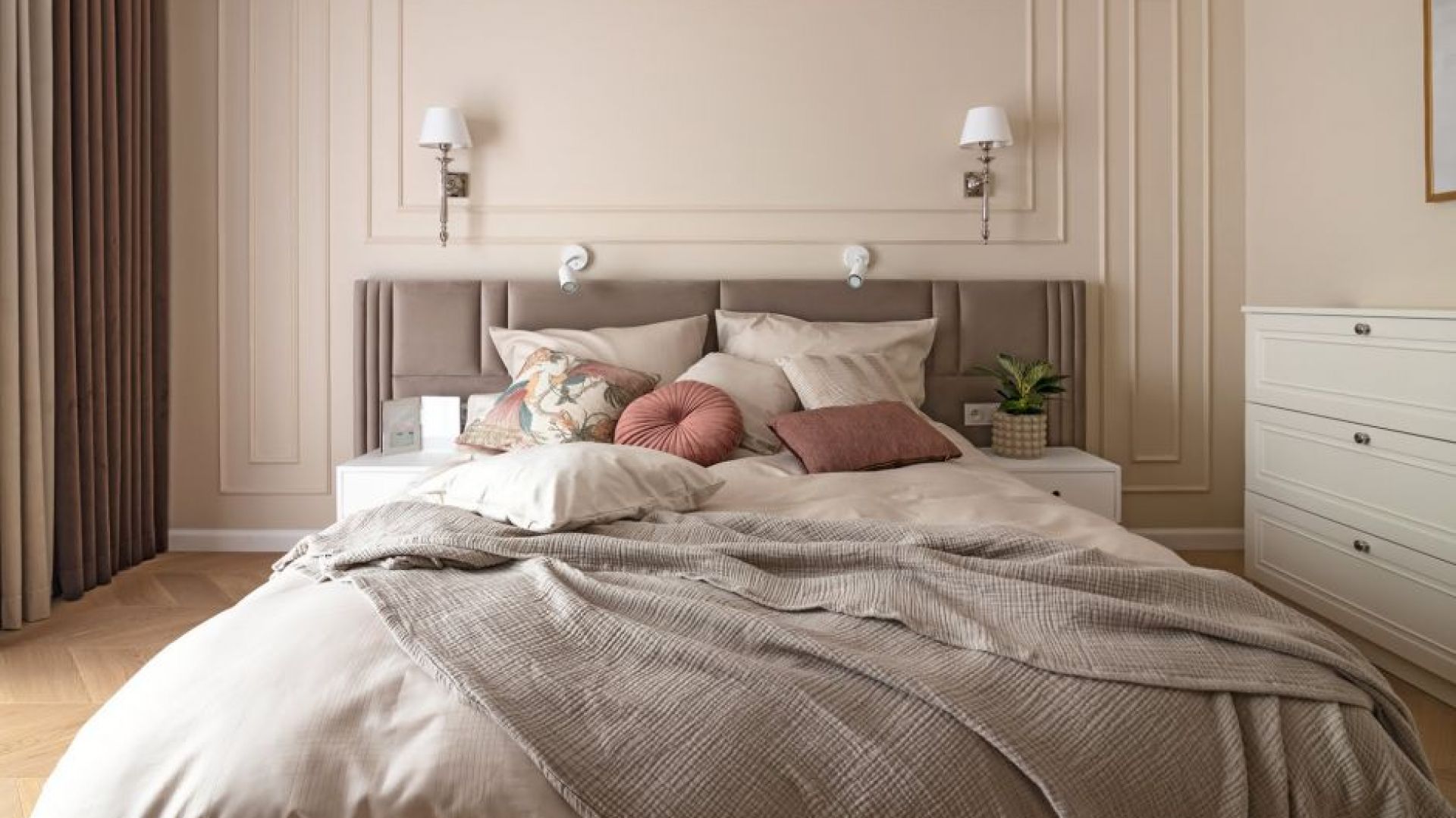 Ściana za łóżkiem w sypialni: 25 pięknych zdjęć. Zobacz wszystkie!
