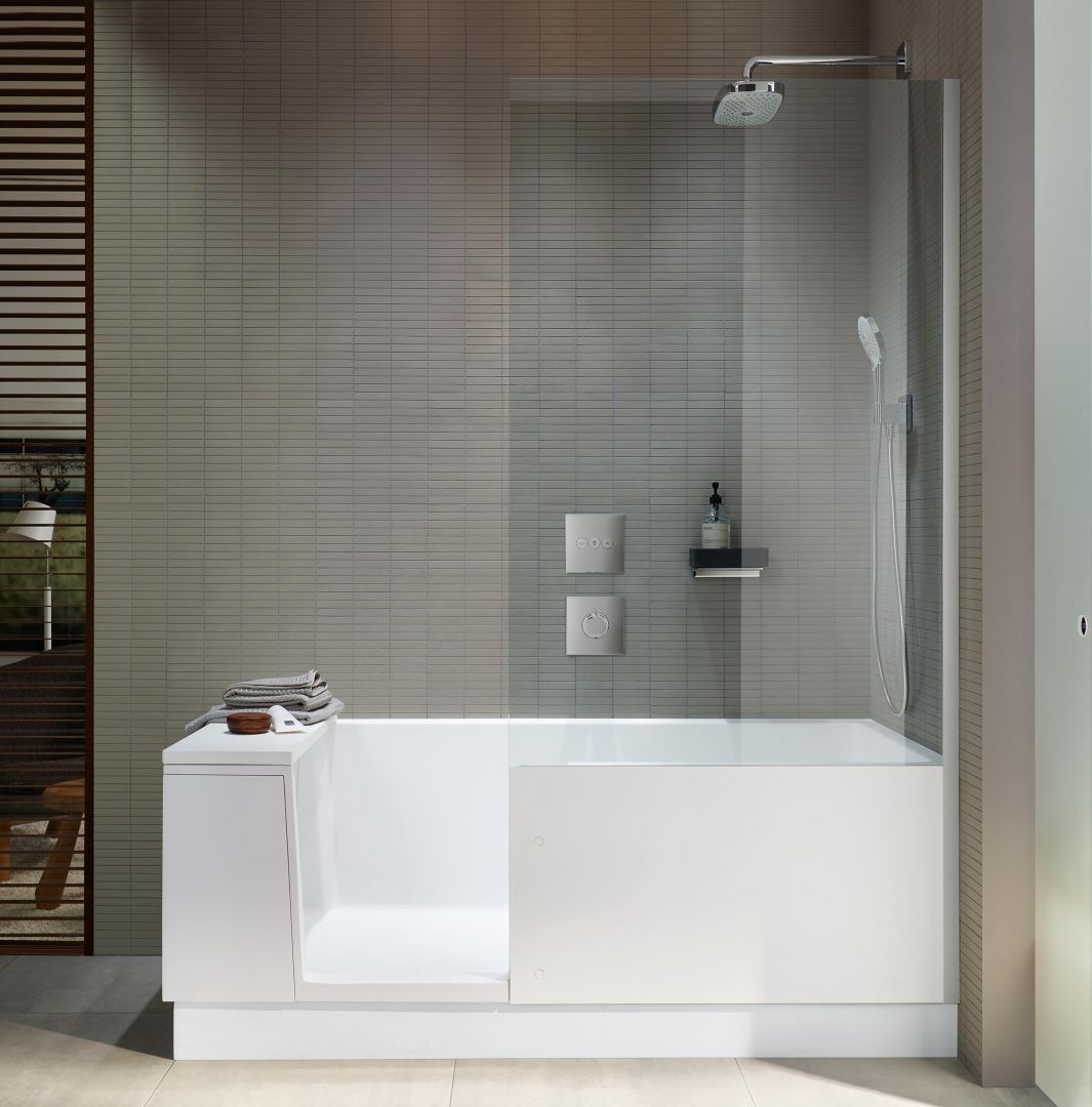 Shower + Bath zaprojektowany przez Eoos to idealne połączenie prysznica i wanny – na minimalnej przestrzeni. Fot. Duravit