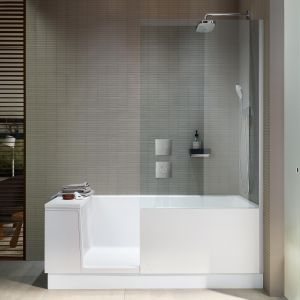 Shower + Bath zaprojektowany przez Eoos to idealne połączenie prysznica i wanny – na minimalnej przestrzeni. Fot. Duravit