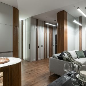 Drewno nadaje wnętrzu przytulności. Projekt i zdjęcia: KODO Projekty i Realizacje Wnętrz