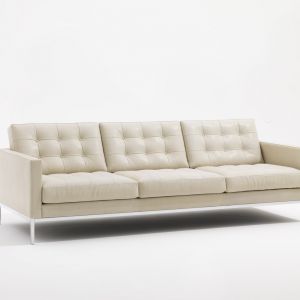 Sofa Relax w białym kolorze. Fot. Knoll/Mood Design